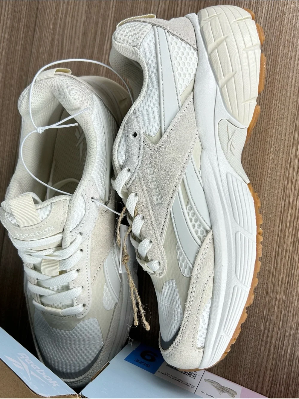 Reebok Women's tan natural Lace-Up chaos Sneakers size 9 - Picture 4 of 9